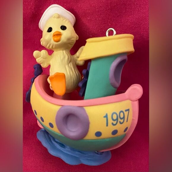 Easter Hallmark Keepsake Ornament 1997 Here Comes Easter Chick on Boat #4 Series - Picture 3 of 9